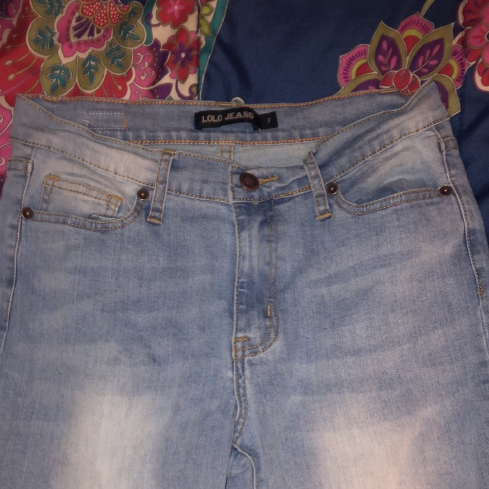 Women’s size 7 light denim jeans